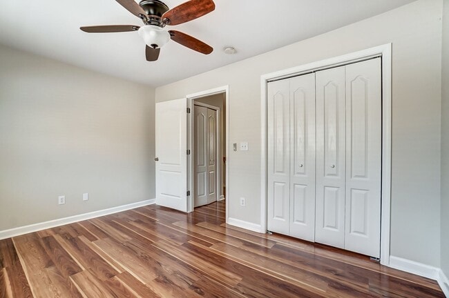 Building Photo - Charming Townhome in Sought-After Williams...