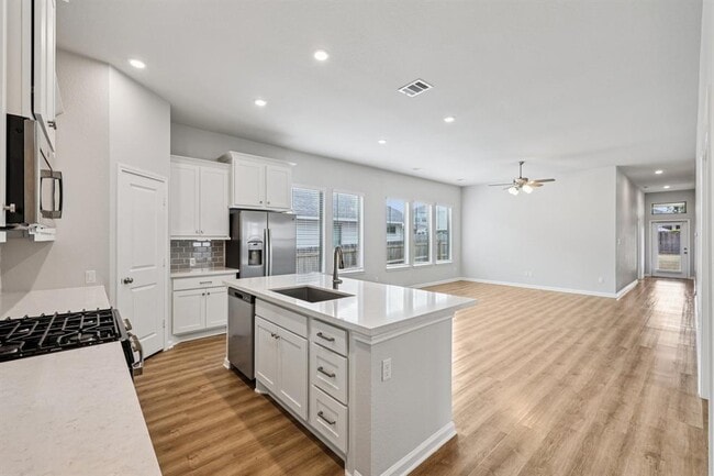 Building Photo - 601 Los Olives Ln