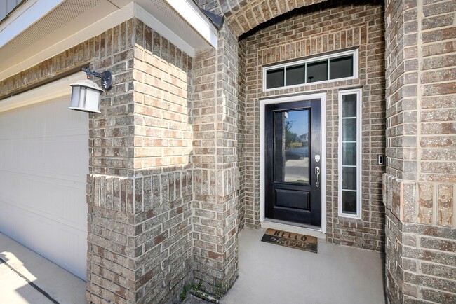 Building Photo - Move-In Special! Enjoy 2 Weeks Free Rent o...