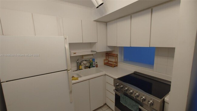 Building Photo - 3030 Marcos Dr