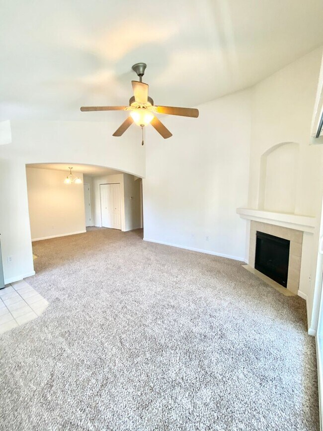 Building Photo - Gorgeous 2 Bedroom/2 Bathroom Condo with NEW FLOORING at Centerra!  Great Location for Commuters!