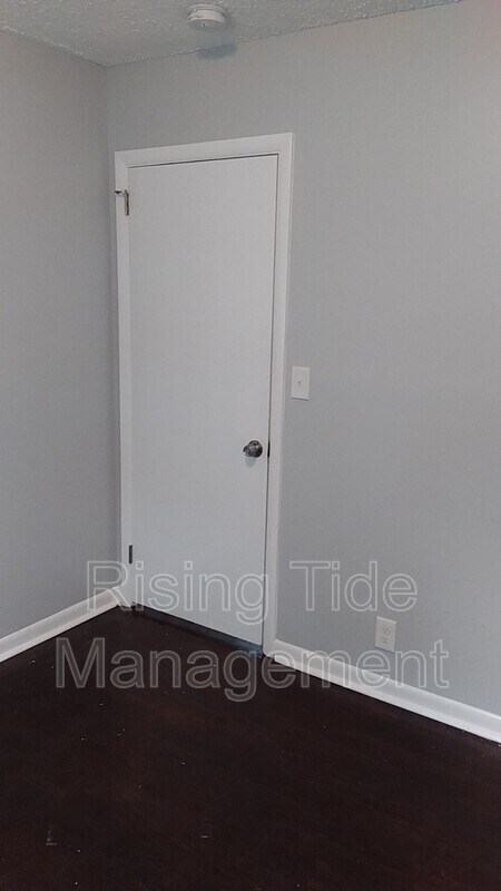 Building Photo - 948 Longview Cir