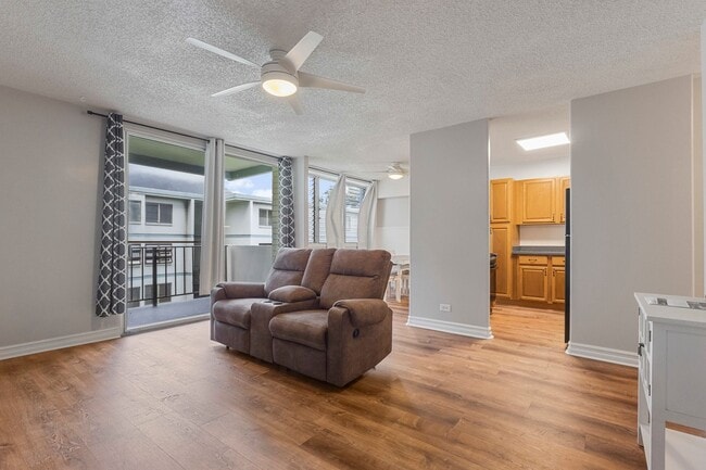 Building Photo - Updated 2-Bedroom Condo with Koolau Views in Prime Kaneohe Location