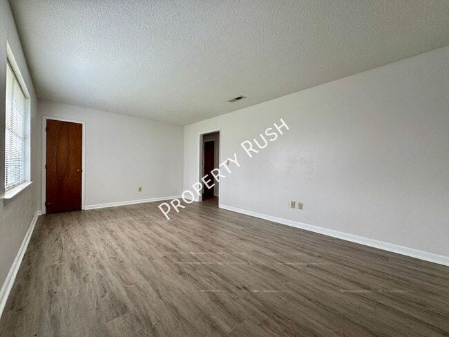 Building Photo - 5009 Marylin Ln