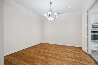 Building Photo - 5308 Hidalgo St