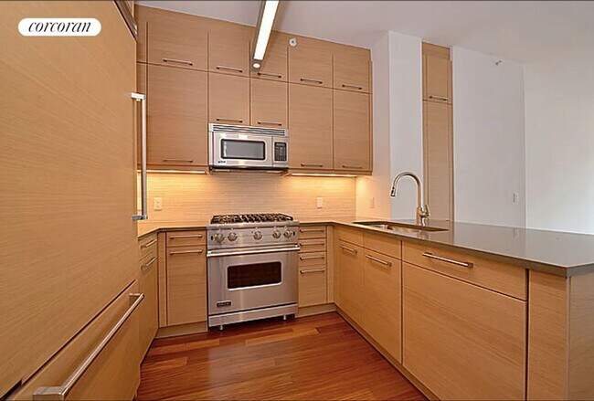 Building Photo - 333 E 91st St