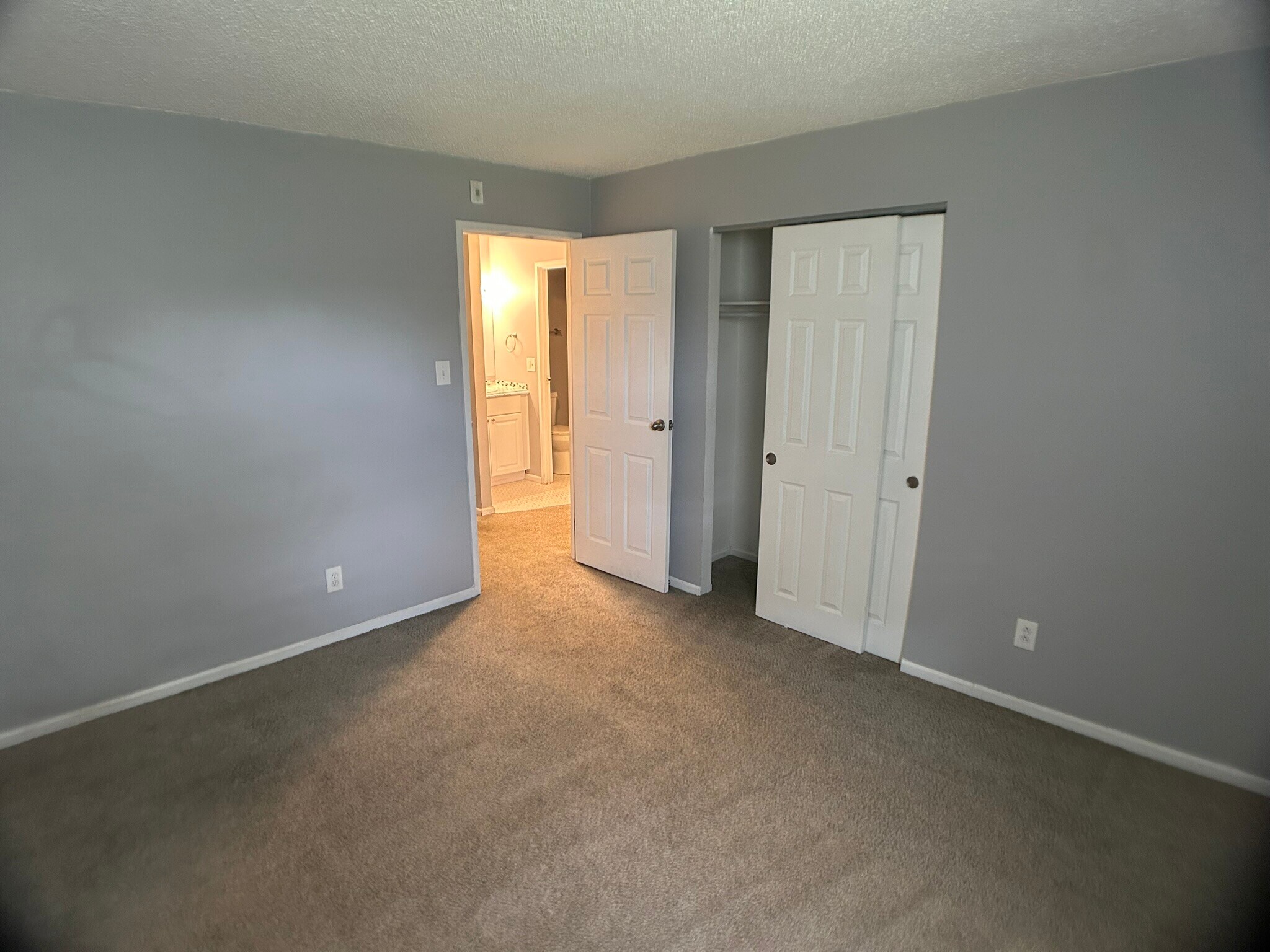 Building Photo - 1400 Golden Cir