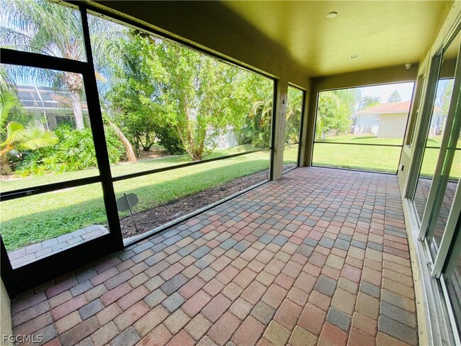 Building Photo - 2108 SW 28th Terrace