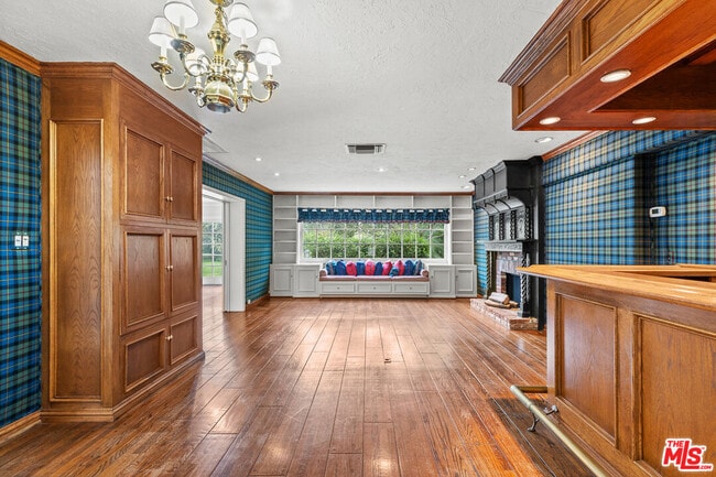 Building Photo - 710 Alta Dr