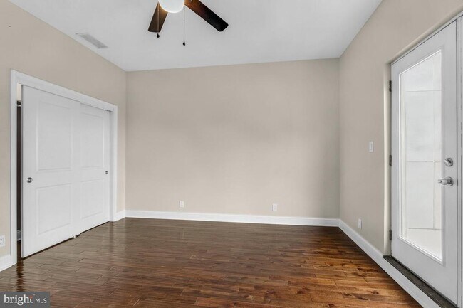 Building Photo - 2050 Frankford Ave