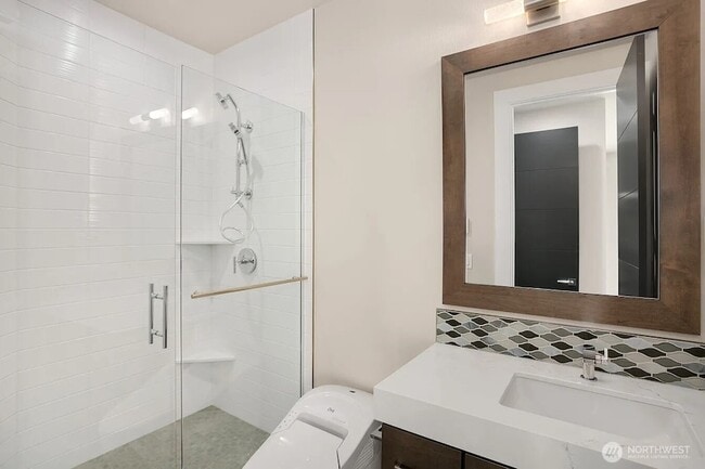 Building Photo - 9206 NE 24th St