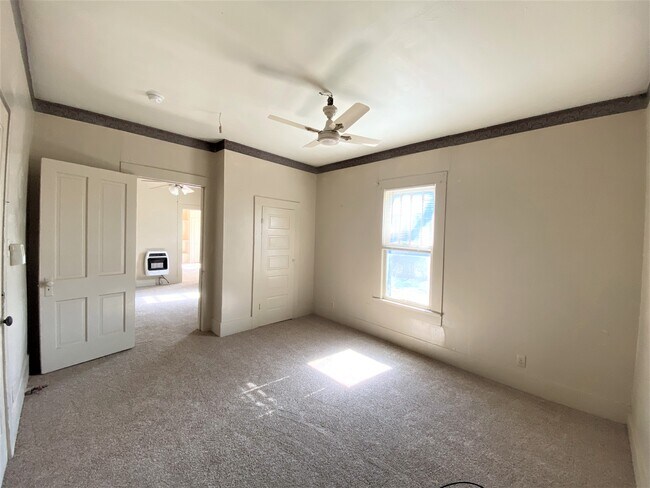 Building Photo - 2700 Woodlawn Blvd