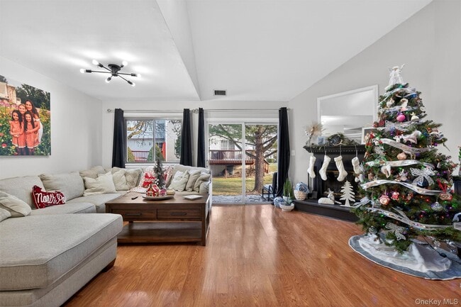 Building Photo - 36 Sycamore Ct