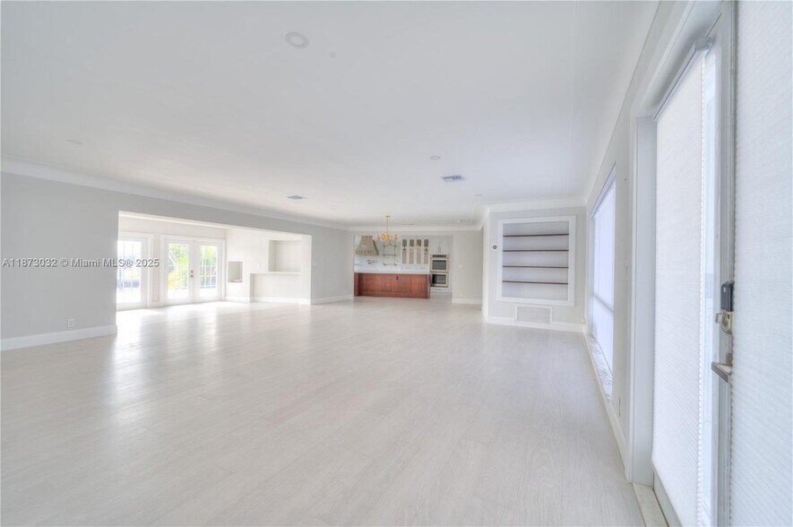 Building Photo - 2810 NE 59th Ct