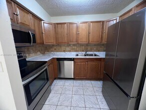 Building Photo - 3211 Coral Ridge Dr