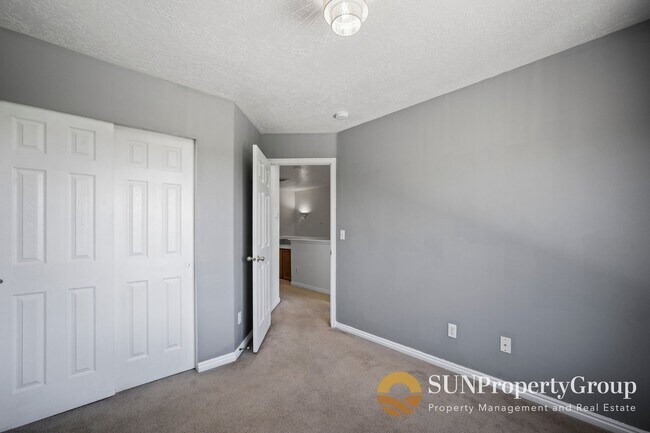 Building Photo - 1574 Calais Ct