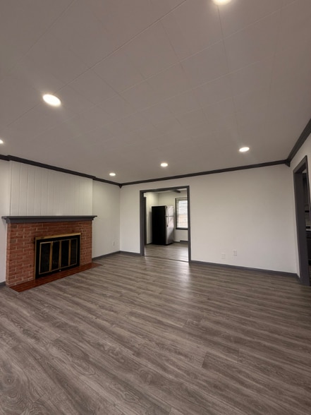 Primary Photo - 17727 Crest Dr