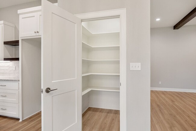 Building Photo - New construction 4 bedroom in Flint!