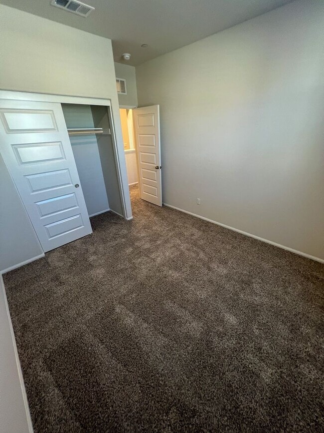 Building Photo - Brand new Condo with SOLAR for LEASE in Te...