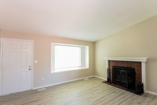 Building Photo - 19667 E Bails Pl