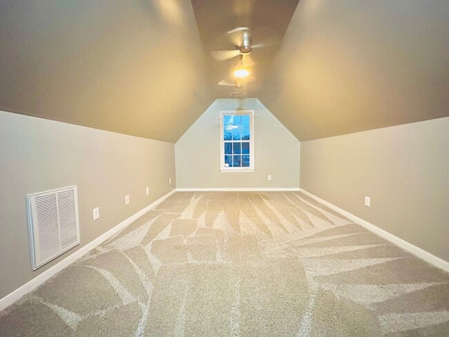 Building Photo - Spacious 3BD/2BA Home in Oak Park | Screened Porch | Large Backyard | 2-Car Garage