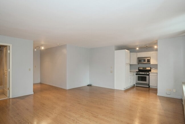 Building Photo - 400 E Randolph St