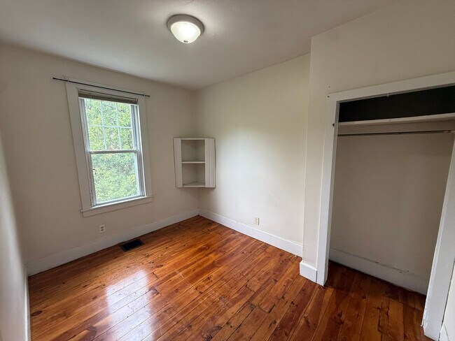 Building Photo - 986 S East St