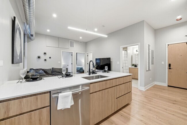 Building Photo - 6044 N Winthrop Ave