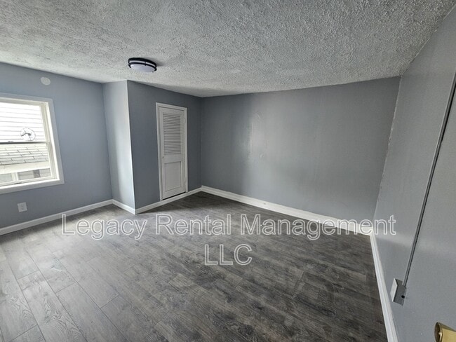 Building Photo - 620 Ridge St