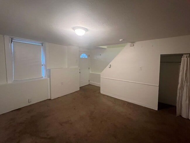 Building Photo - Spacious Updated 4BED/3BATH In Southside -...