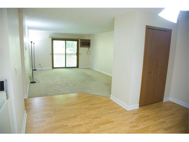 Building Photo - 570 Whispering Ln