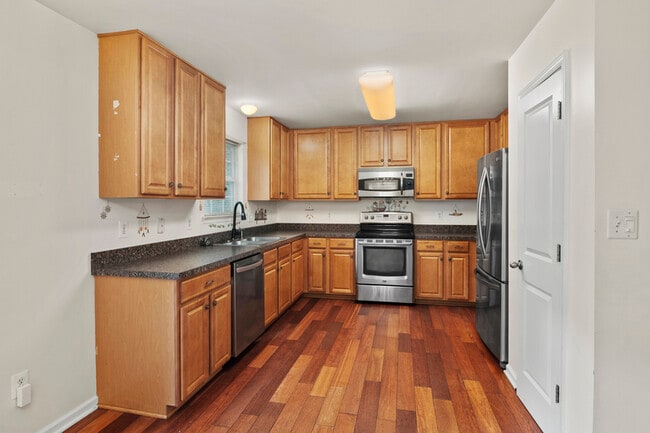 Building Photo - 144 Midland Rd