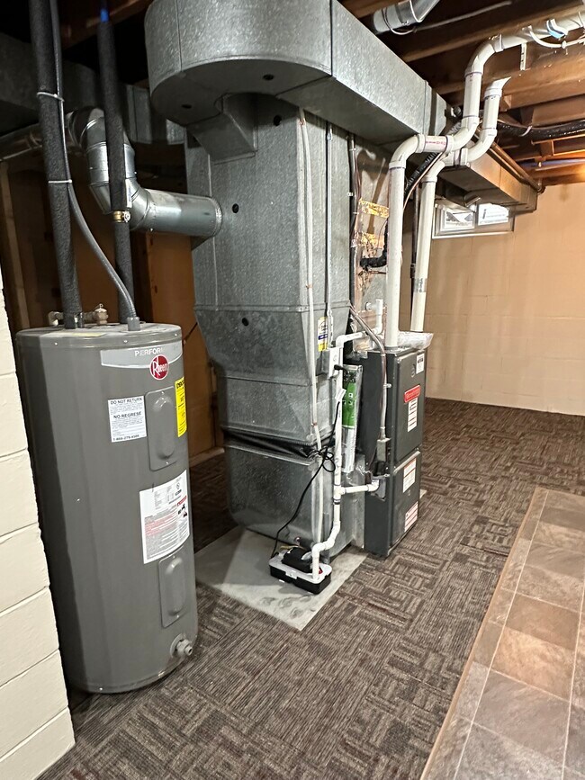 Building Photo - 831 25th Ave N