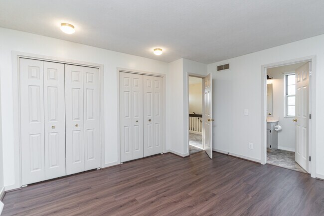 Building Photo - 2521 Woodmeadow Dr SE