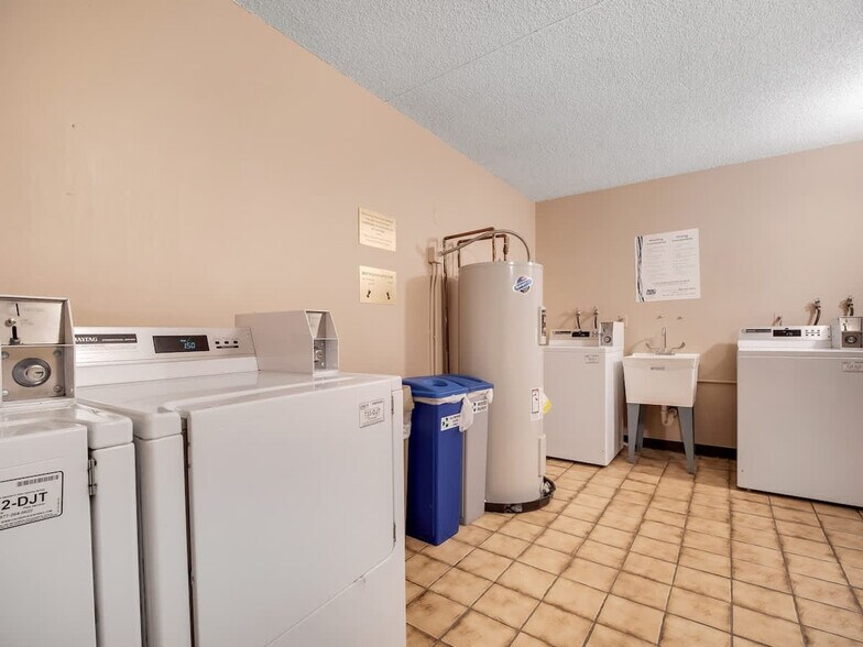 Building Photo - 455 Village Rd