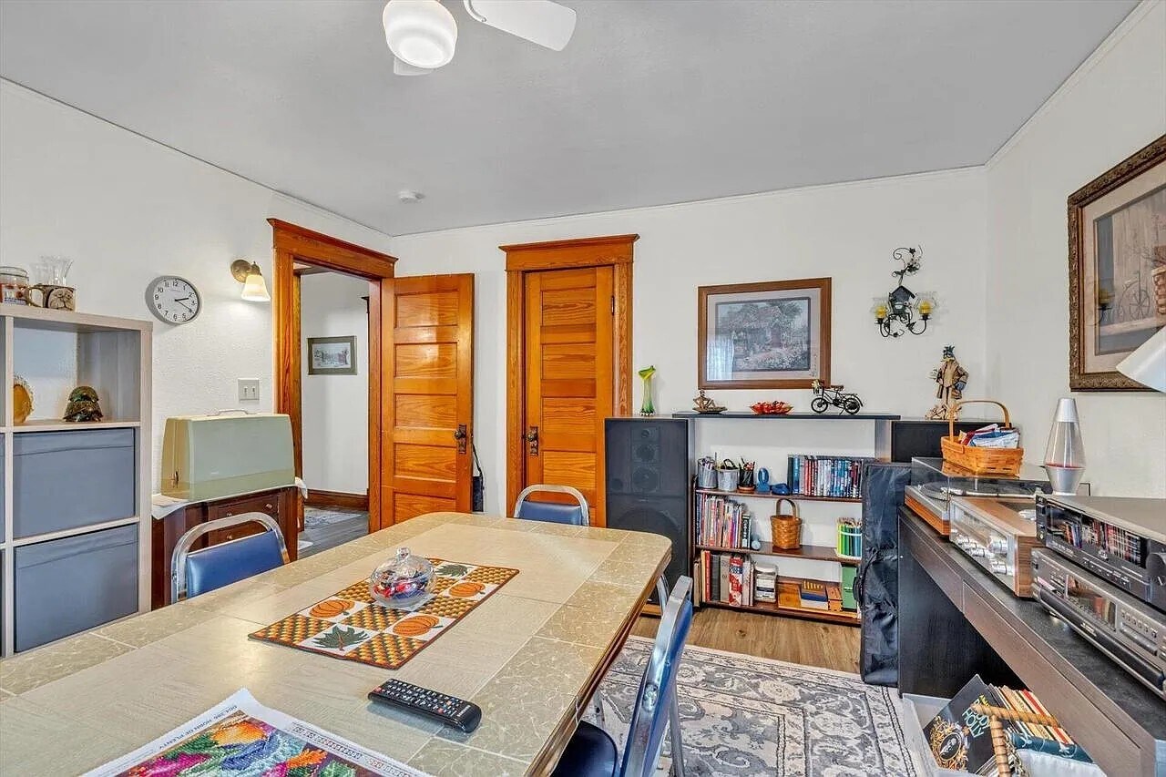 Bedroom - 307 Pleasant St