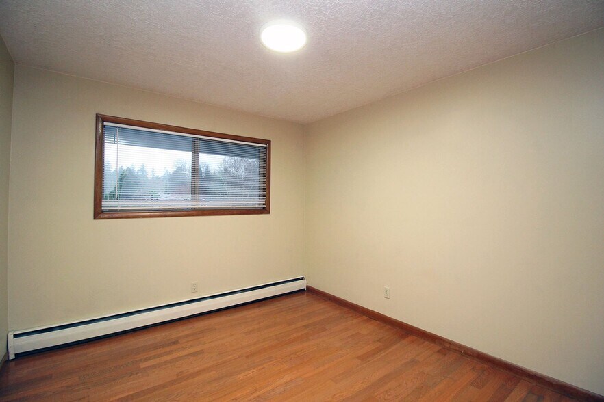 Building Photo - 3200-3236 SW Marigold St