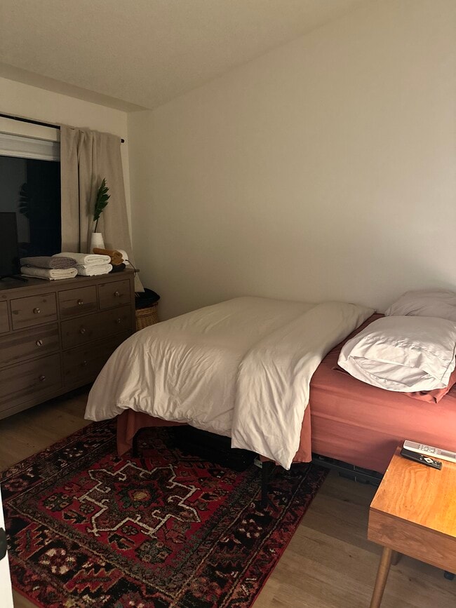 Building Photo - 5735 NE 33rd Ave