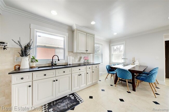 Building Photo - 8126 Dale St