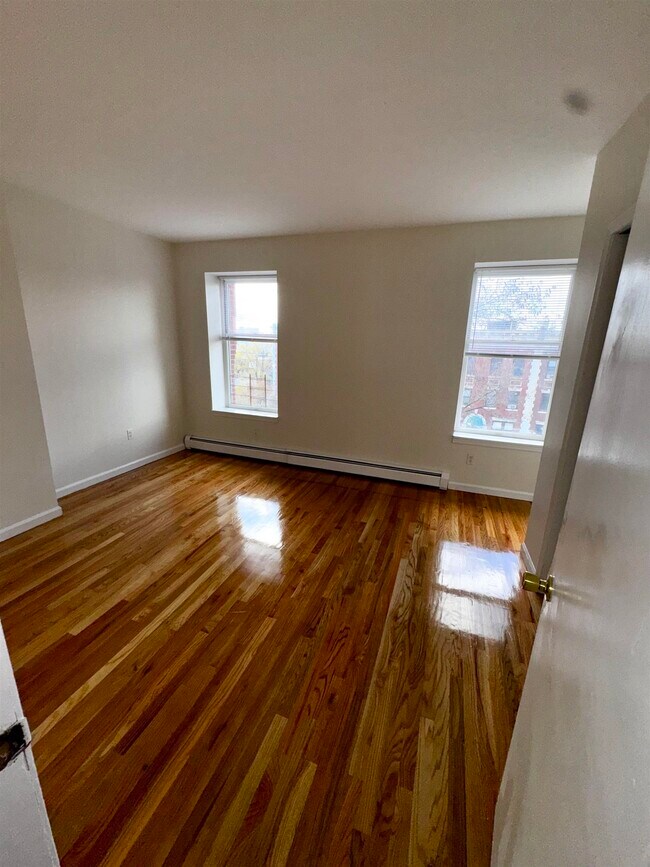 Building Photo - 722 Ocean Ave