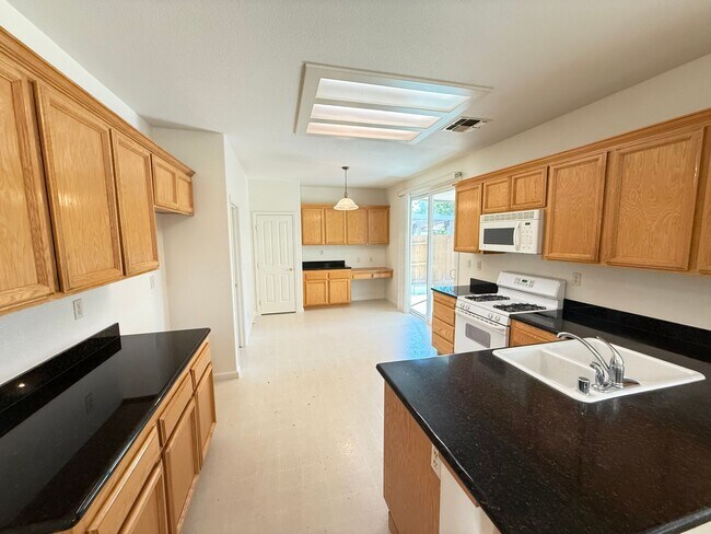 Building Photo - 6220 Orchard Hill Way