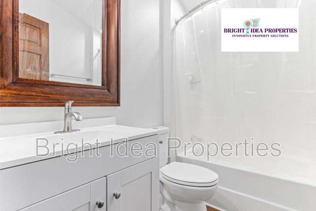 Building Photo - 2755 Woodbury Dr