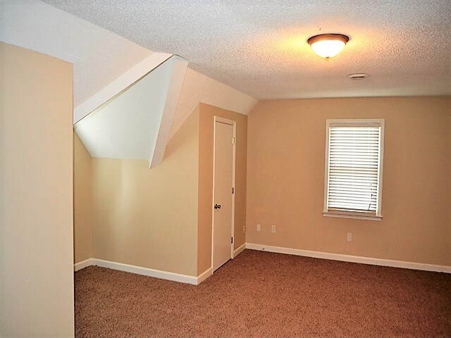 Building Photo - 2 Bethel Oaks Ct