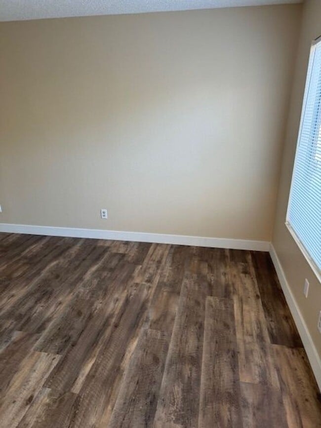 Building Photo - Spring Valley charmer