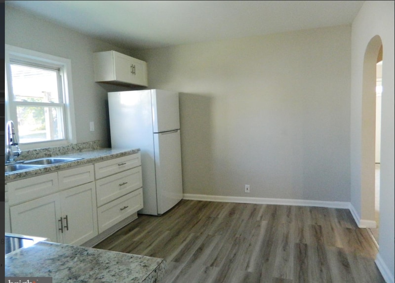 Building Photo - 719 E Division St