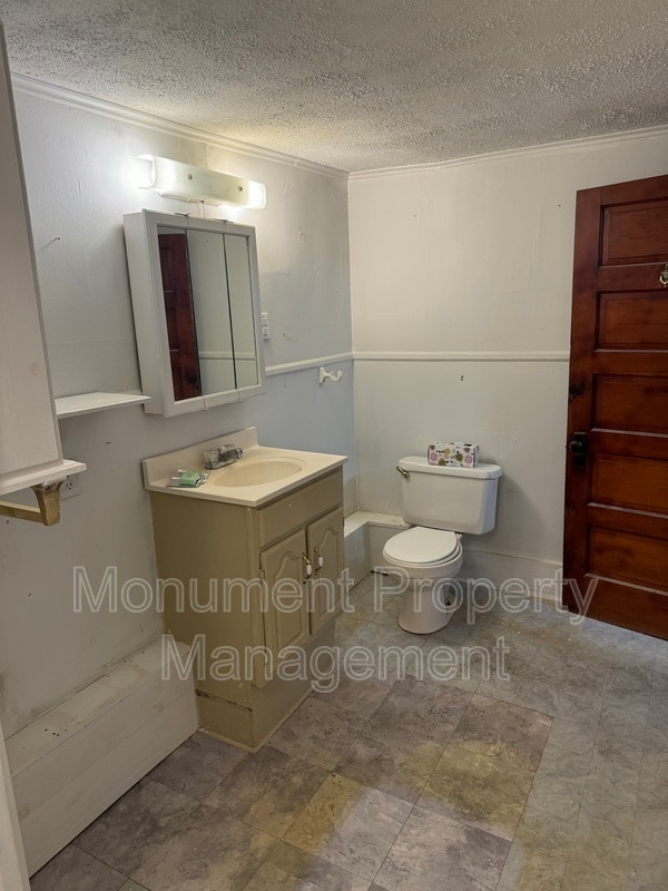 Building Photo - 10 E Church St