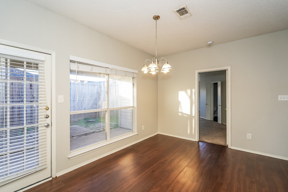 Building Photo - 903 Crestwood Dr