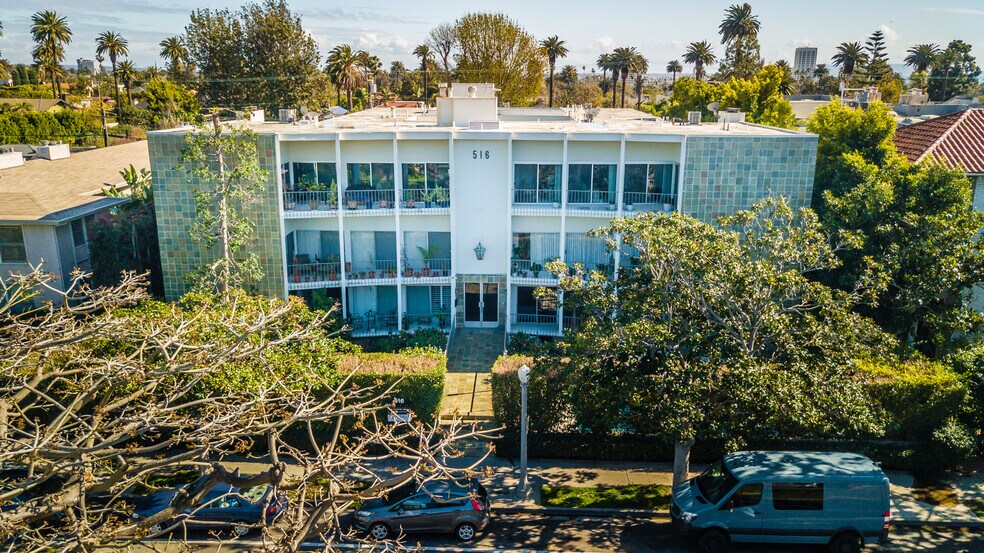 Building Photo - 516 San Vicente Blvd