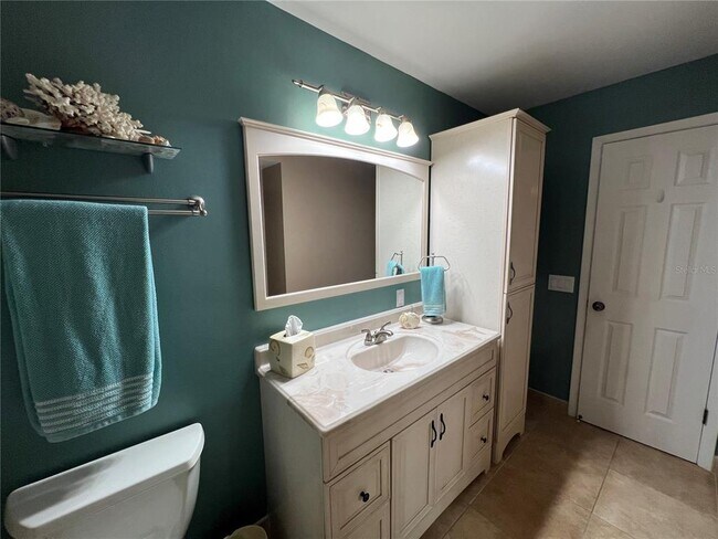 Building Photo - 6100 Bahia Del Mar Cir