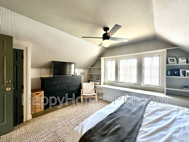 Building Photo - 9 Bogard St